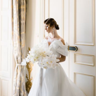 shooting d'inspiration mariage chic et blanc au chateau de tourreaux avec des fleurs de saison