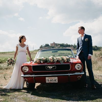 voiture de mariage capot fleuri