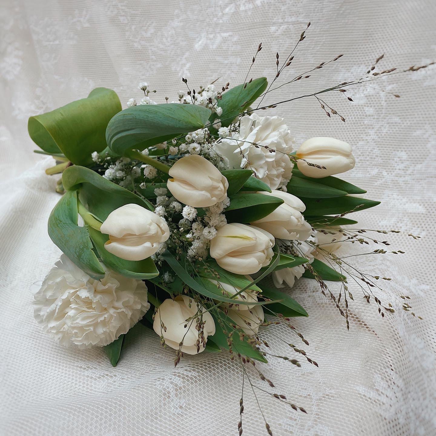 bouquet de tulipes blanches livraison neuville sur saone fleuriste proche de lyon