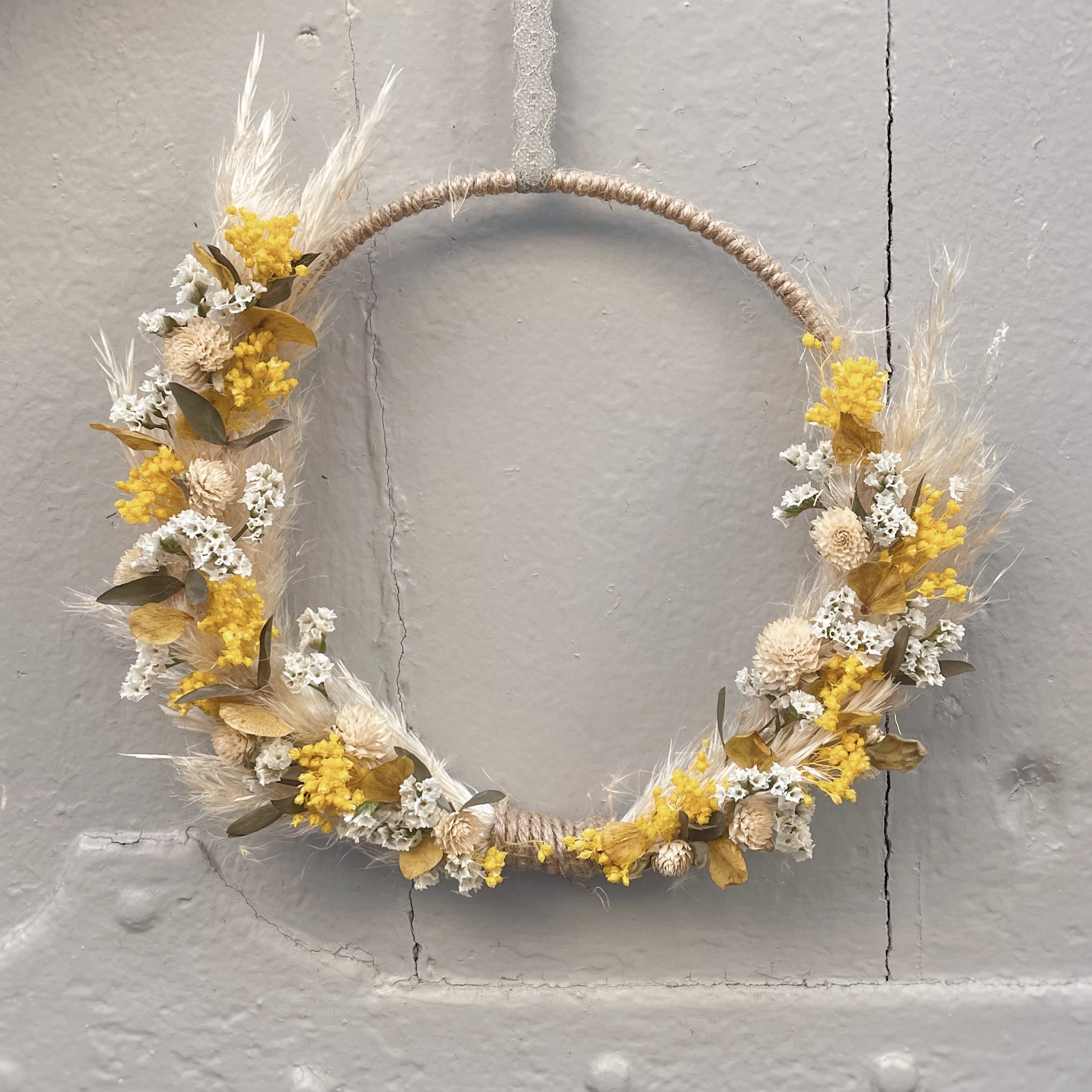 couronne fleurs séchées jaune et blanche