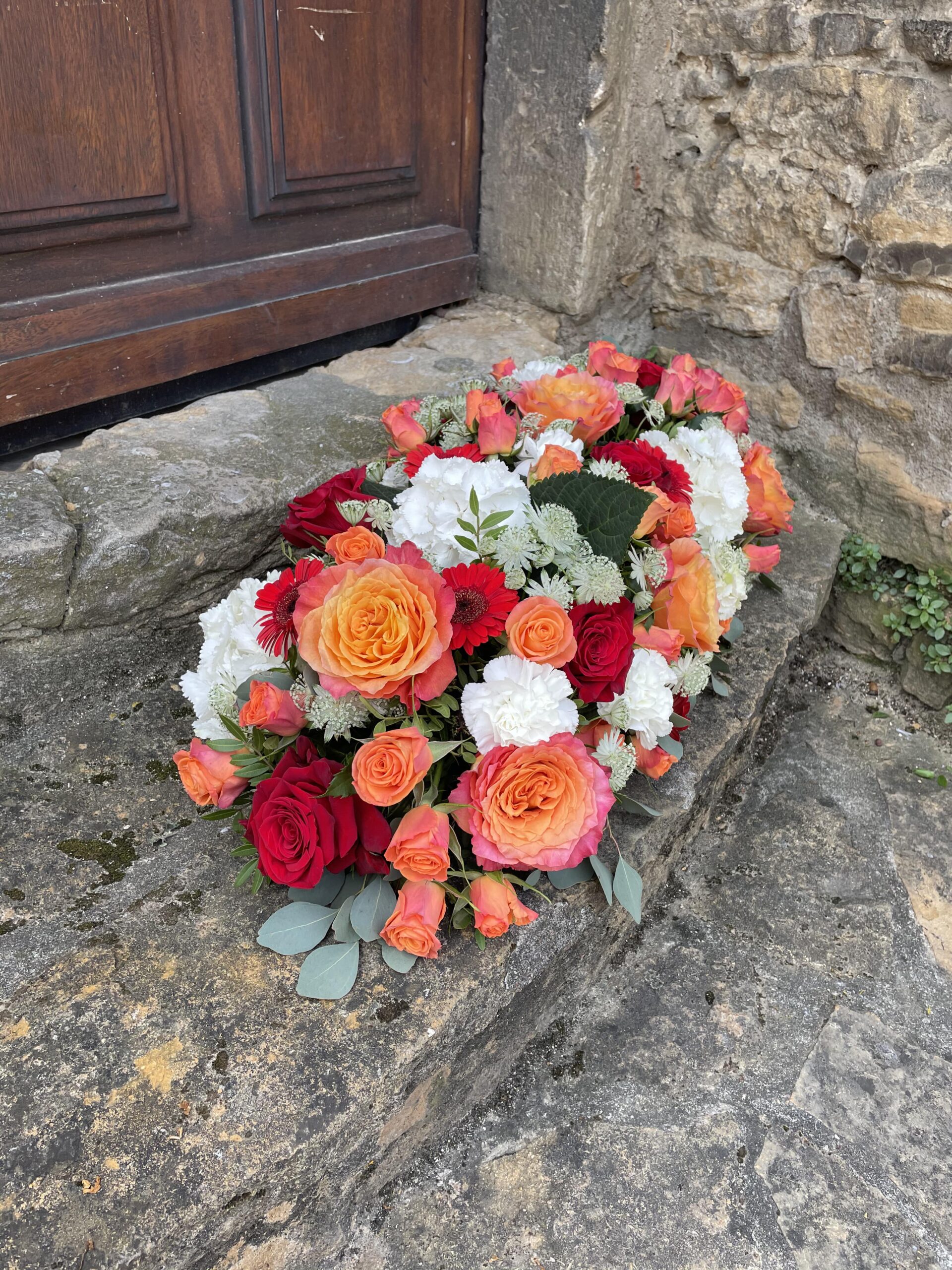 Dessus de cercueil fleuri