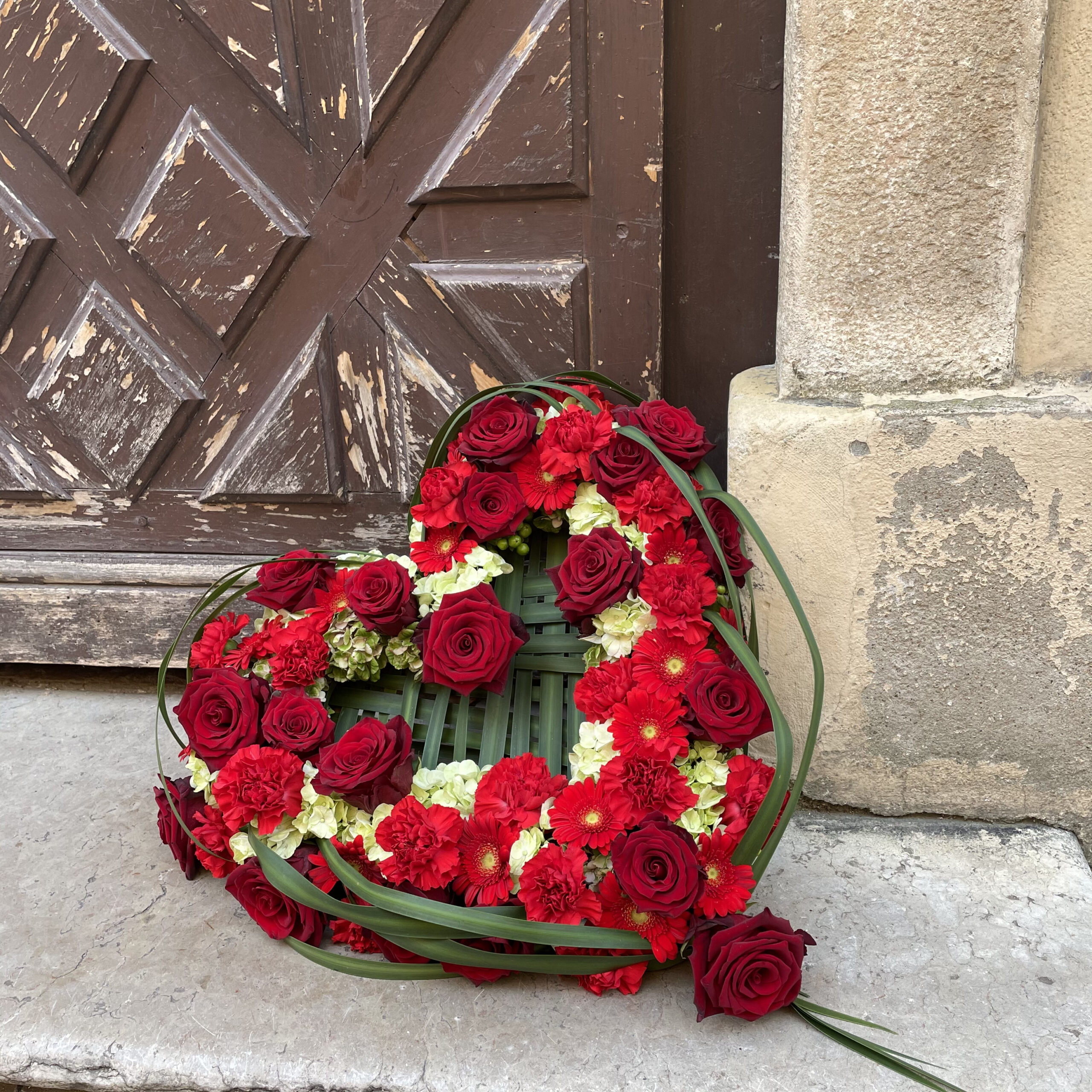 coeur fleuri pour enterrement